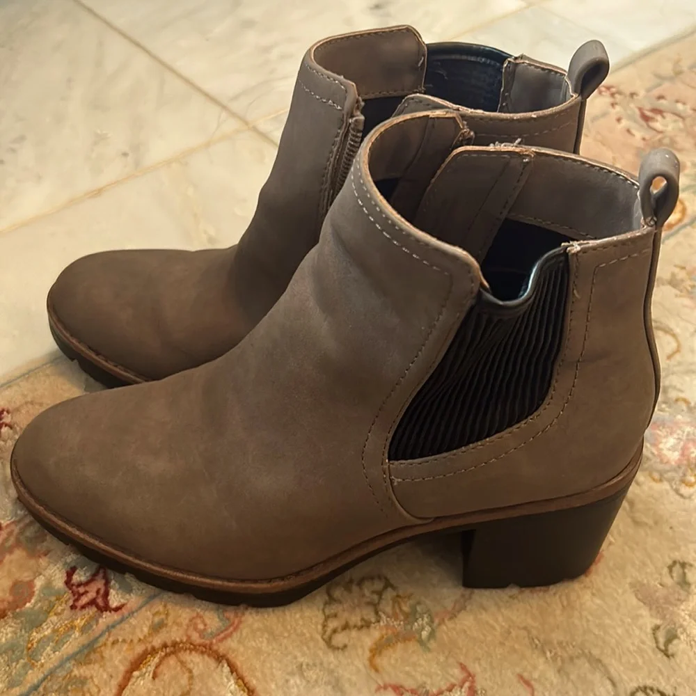 Boots - Picture 1 of 4